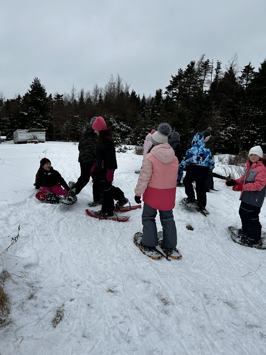 Goulds_Elem's tweet image. 4Hearn snowshoeing! Enjoying winter activities while we have snow!  #healthyliving #thisisfun