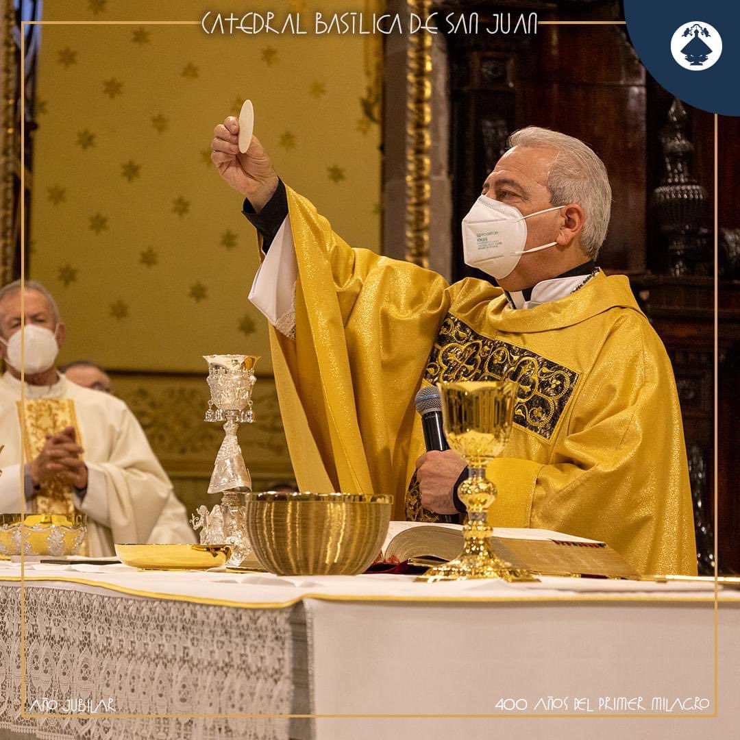 bajolalupaL's tweet photo. Así se celebró ayer el #DiaDeLaCandelaria en la. Catedral Basílica de la #VirgendeSanJuandelosLagos https://t.co/6kKi1JY9zD