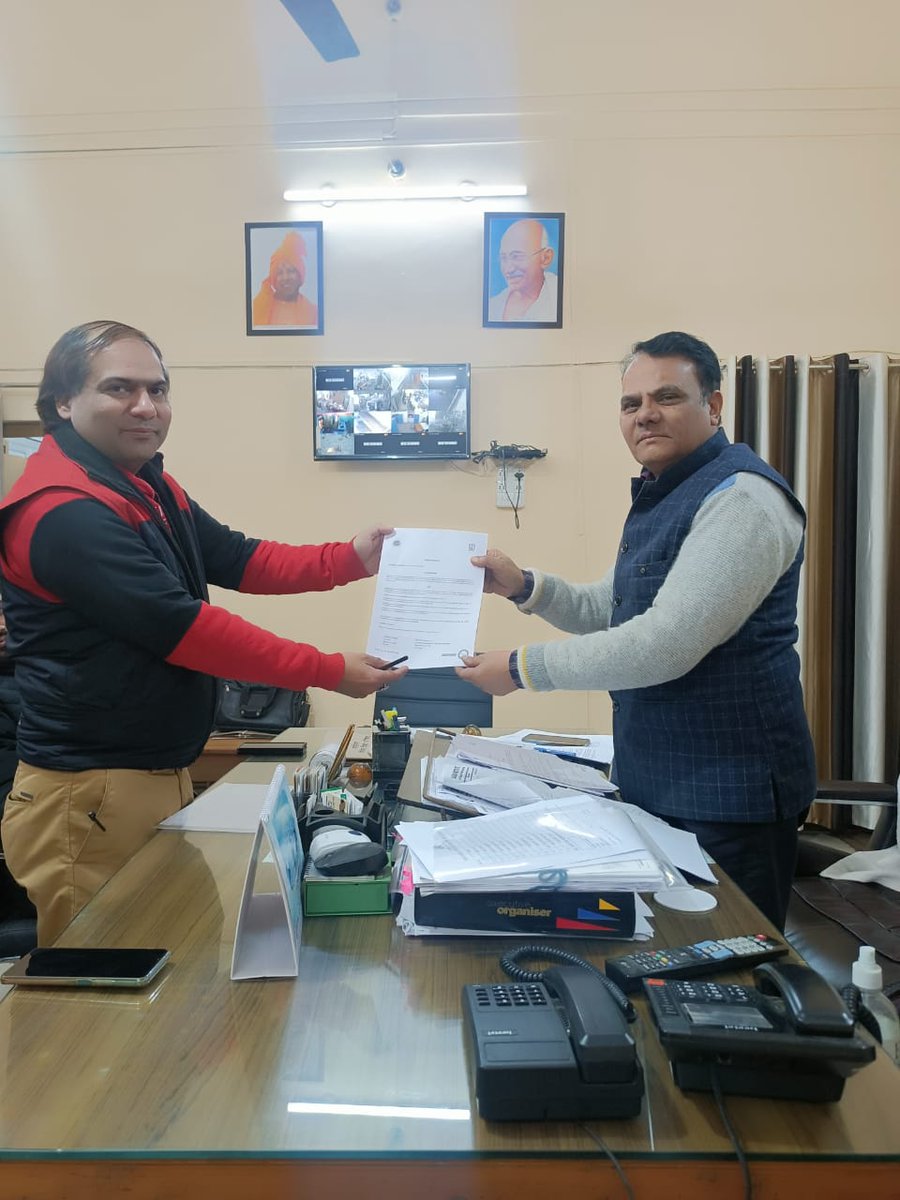Hiremeeinc's tweet photo. The #DirectorateofTechnicalEducation, #UttarPradesh, #signed an MoU with #HireMee according to which the latter will conduct the #LinkTest for the #students of the #technical #institutions in the region. HireMee Link Test is #trusted by #industries across #India as a standard. https://t.co/aYstsWPiPM