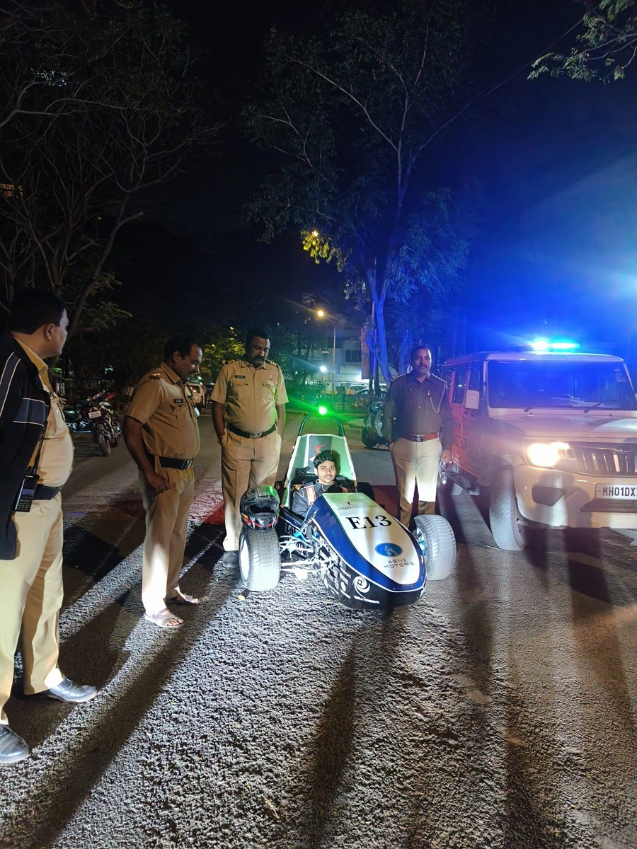 teamrgitracing's tweet photo. Appreciated by @MumbaiPolice !!!🤝♥️
@DGPMaharashtra 
#MumbaiPolice #mumbaiheroes #SlowDownForWhat #support #formulabharat #formulastudent https://t.co/cP0m7Sgu98