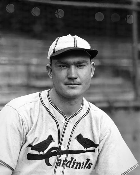 TheBaseballTM's tweet image. Johnny Mize was the first to smear mud under his eyes to reduce glare, and was so focused and comfortable as a hitter he never stepped out of the batter's box between pitches.
#Mize #Cardinals #MLB