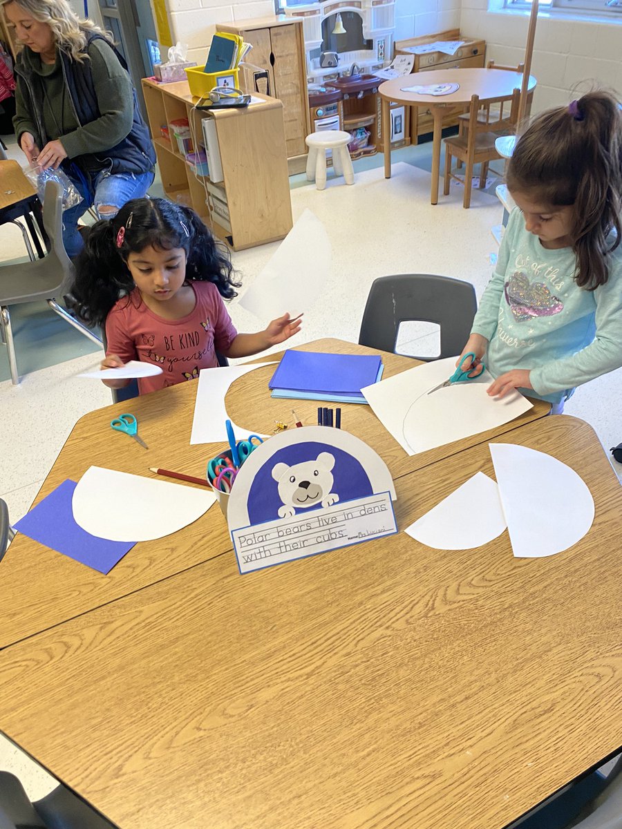 Mrs_Luciani's tweet photo. Polar bear inquiry on this very cold day! 🐻‍❄️ #keepingupwiththekinders @AnthonyBrampton https://t.co/F3yoi1zhLa