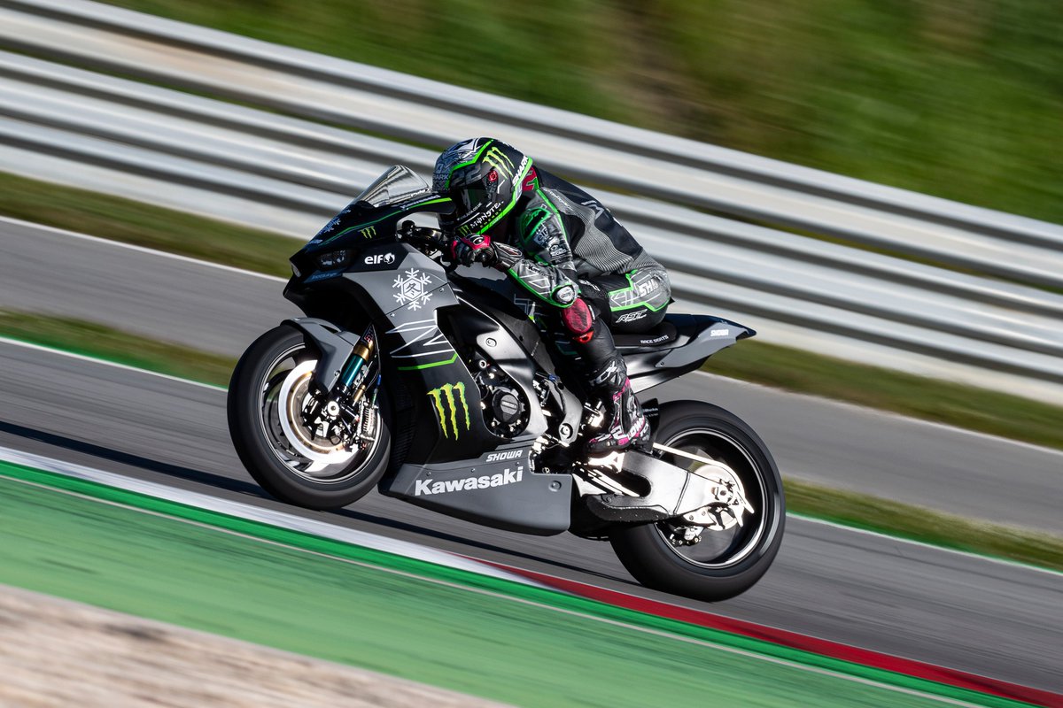Kawasaki_Italia's tweet photo. Sotto il sole dell'Algarve Jonathan Rea e Alex Lowes hanno completato i #wintertest europei.

L'appuntamento è all'ultima tornata dei test stagionali, dal 20 al 21 febbraio a Phillip Island.
    
#ForzaKawa #WorldSBK https://t.co/BKRYwZInCK