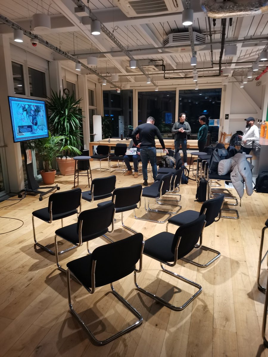 HiroYoneDev's tweet photo. #awsberlin https://t.co/sFiJCb6nDX