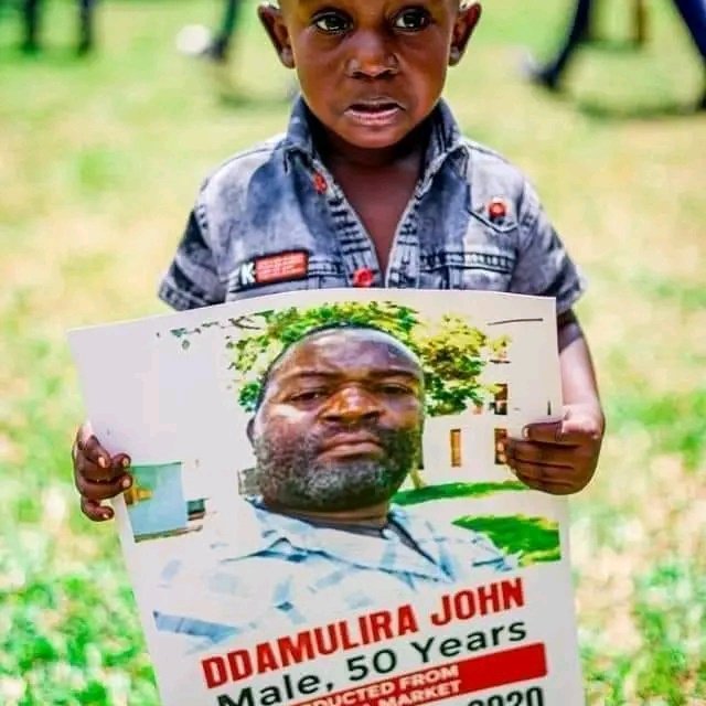 tokisonicproug's tweet photo. Why do u force people cry like this ? What are u sowing 😭.#FreeAllPoliticalPrisonersinUganda .#weneedjustice.#weneedfreedom https://t.co/OHRyLS31q6