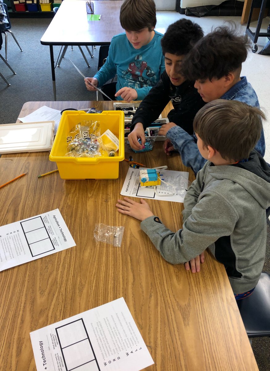 UnionESNC's tweet photo. Third through fifth grades have Crystal Starkes from 4H this week and will learn about and build robotics used in agriculture! @AGHoulihan @Renee_McKinnon1 @UCPSNC @JenniferDeaton7 https://t.co/KGk54XBI6P