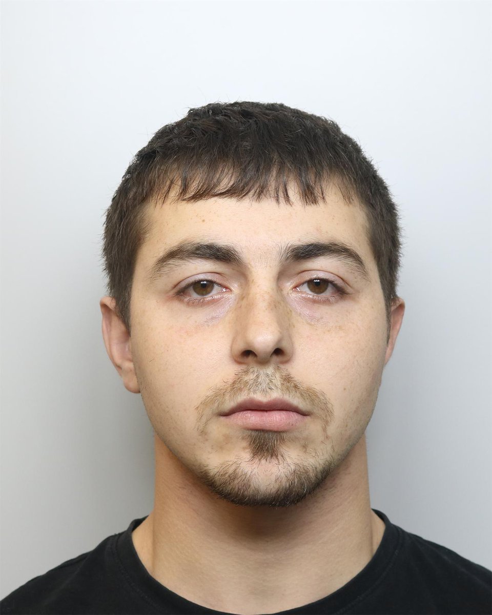 PoliceWarr's tweet image. NEWS | A rapist who broke into the home of his victim and attempted to do so again weeks later has been jailed for 14 years and eight months.

Petrus-Ionut Apostoae was also handed an indefinite restraining order.

Read more➡️ orlo.uk/YlvPs