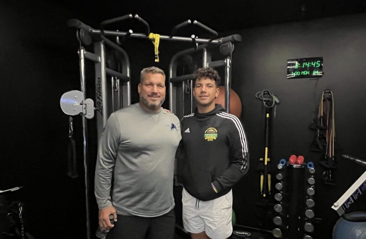 “I realized that I wasn’t dealing with a high school kid as we were having these talks. I was dealing with a high-level thinker.”

Dylan Raiola’s influences include a lineup of NFL quarterbacks. All of them are like uncles to him and his siblings. theathletic.com/4151804/2023/0…