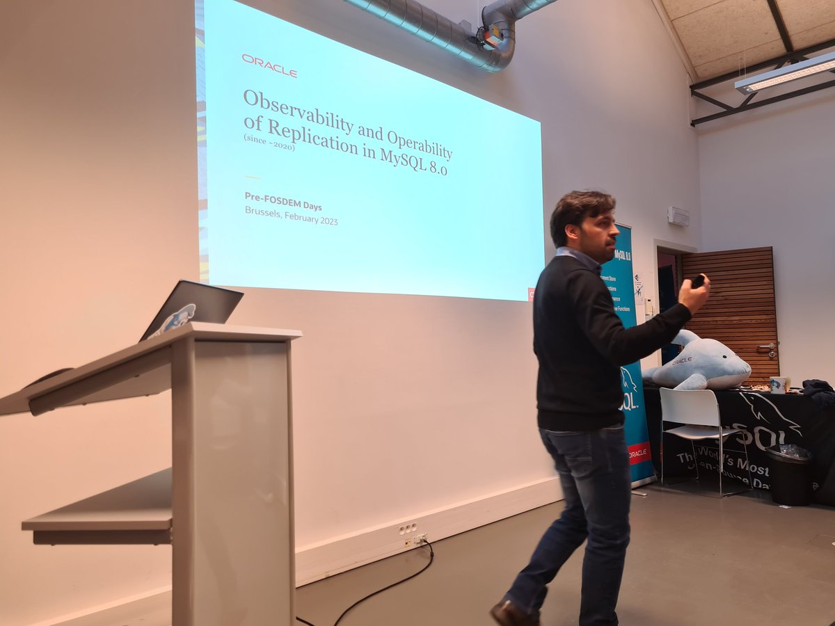 M1guelAraujo's tweet image. Time for a quantum physics lecture by @losoares!
#MySQLDay #FOSDEM2023