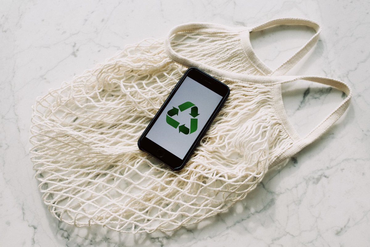 NACSCCRRC's tweet photo. What percentage of Americans feel moderately to strongly responsible to change their daily choices to positively impact the environment? The answer is on pg. 12 of our report: https://t.co/88EGugNnXX 

#sustainable #recycling https://t.co/kRYsugK3Ym