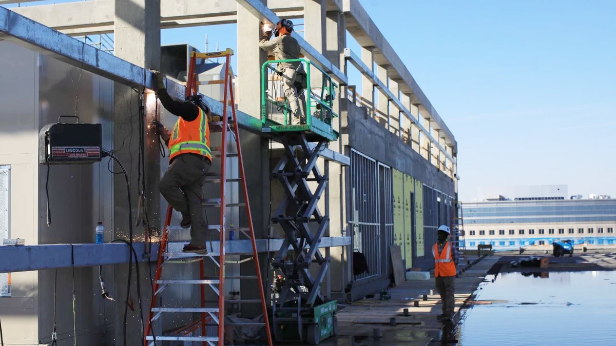 Amazon News tweet media