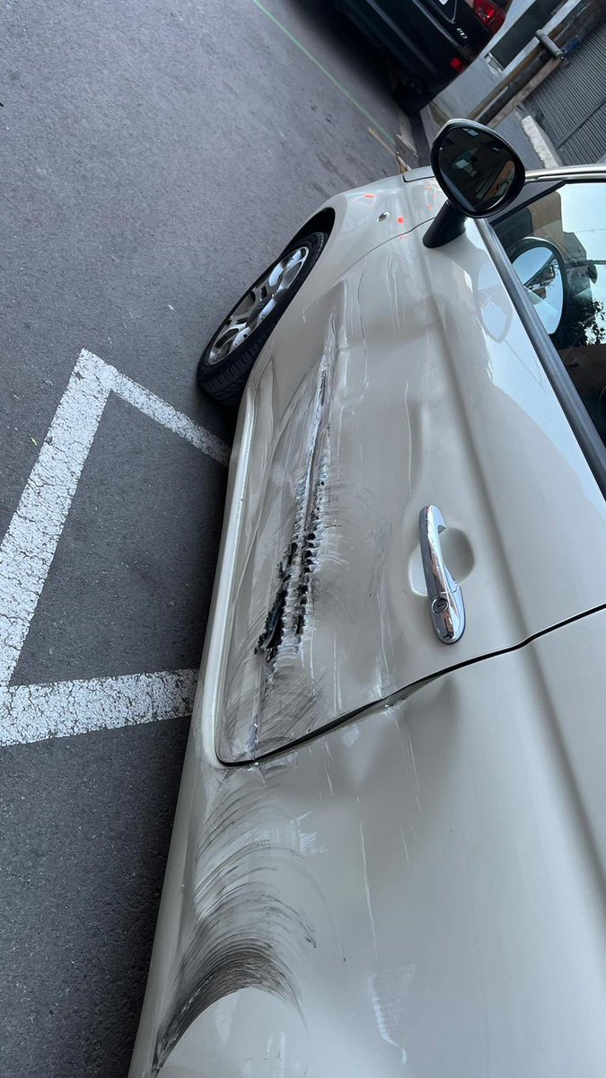 aaspuro's tweet photo. Hola twitter necesito tu ayuda. 
Si alguien ha visto como como un camión se llevaba un Fiat 500 blanco sobre las 16:35 de la tarde de hoy en la autopista A-2 dirección Barcelona antes de la salida de Sant Boi, por favor enviarme un privado, os lo agradeceré toda la vida. https://t.co/XPz31qmG8g