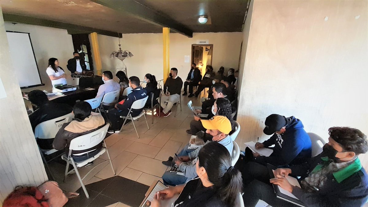 FAOHonduras's tweet photo. 📍𝐈𝐧𝐭𝐢𝐛𝐮𝐜á
Como acción fundamental para la operatividad del #COIIF, @FAOHonduras a través del proyecto #Conecta+ apoya al @ICFHonduras en la caracterización de los recursos humanos y logísticos disponibles por institución para combatir los #IncendiosForestales en la zona. https://t.co/uf0EeogW6R