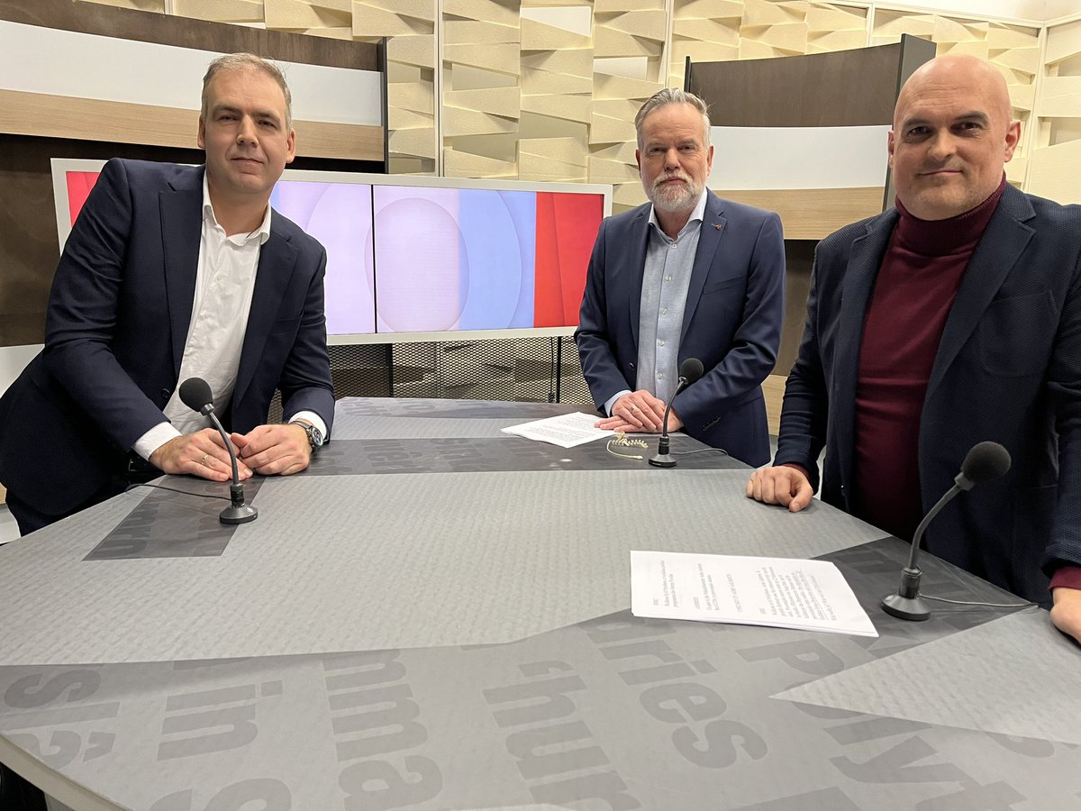 Yn #ItPolytburo te gast fraksjefoarsitter <a href="/AebeAalberts/">Aebe Aalberts</a> fan <a href="/cdafryslan/">CDA Fryslân</a> yn <a href="/psfryslan/">Provinsjale Steaten fan Fryslân</a>. We prate oer it projekt Holwert oan See. Wat sil it CDA op 22 febrewaris stimme: foar of tsjin it plan? Sjen! De hiele jûn op tv by #OmropFryslân