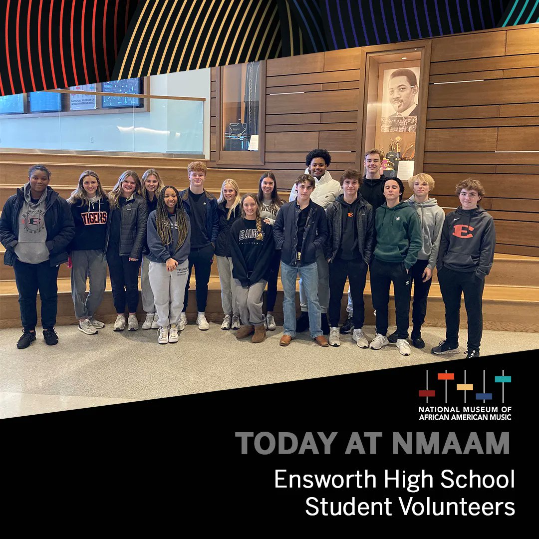 Join @theNMAAM in saying thank you to the high school students of @Ensworth for volunteering today at the museum!