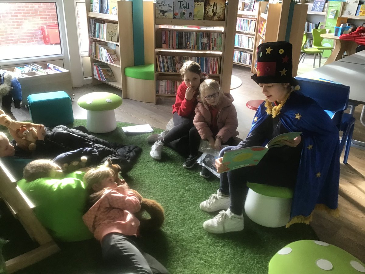 easterside_a's tweet photo. One of our Year 6 pupils sharing stories with some KS1 children at lunchtime. #EastersideYear5and6 #EastersideKS1 #EastersideReads #EastersideReading https://t.co/uLCgeDoU8c
