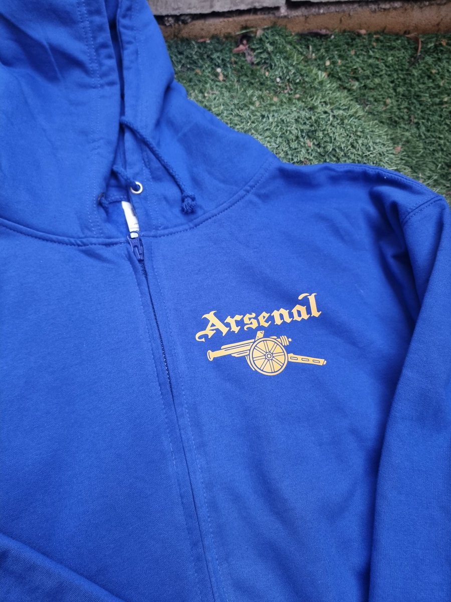 sliney66's tweet photo. 🚨 ⚠️ MEGA COMPETITION ⚠️ 🚨 
WIN OUR NEW LARGE WOODEN BADGE AND ZIP UP HOODIE IF ARSENAL BEAT EVERTON. JUST LIKE, RETWEET AND FOLLOW US.  https://t.co/i6SqWXCBw2 
#Arsenal #afc #gooners #gunners #EVEARS #coyg https://t.co/zSHh1RIIt4
