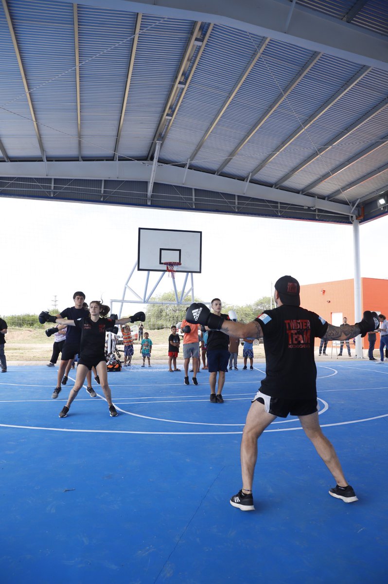 También, el polideportivo social que sin dudas, como los otros 104 que estamos haciendo en la provincia, es un lugar de encuentro de la familia. Donde los vecinos pueden renovar sus lazos de amistad, de pertenencia, de solidaridad. #MonteCristo
#100Polideportivos