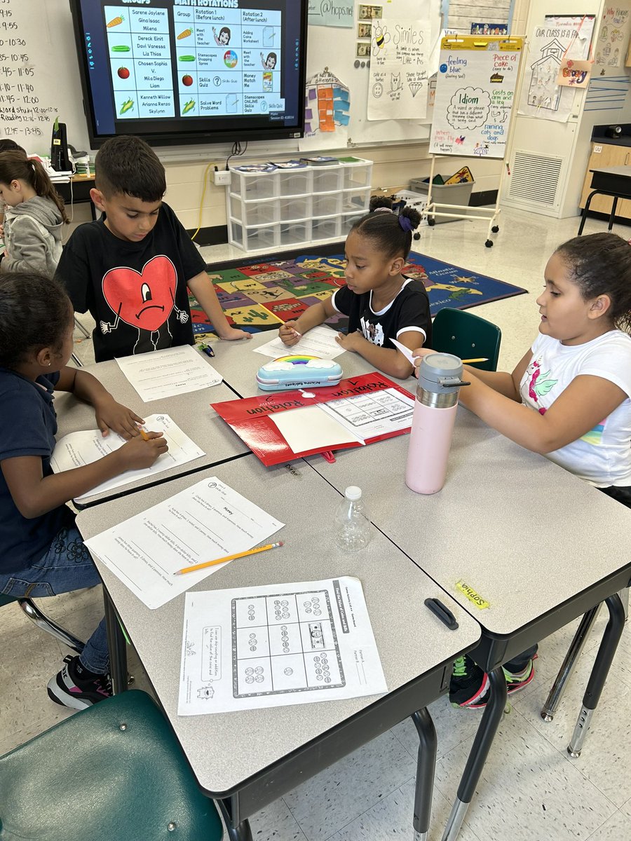 mrstwilson1's tweet photo. Math Spotlight! @MorganWoodsES Our students are always building connections through modeling and manipulatives. Always ready to help and support each other when trying new methods. @HCPSElemMath1 Go Tigers! https://t.co/UDjmAQRq20