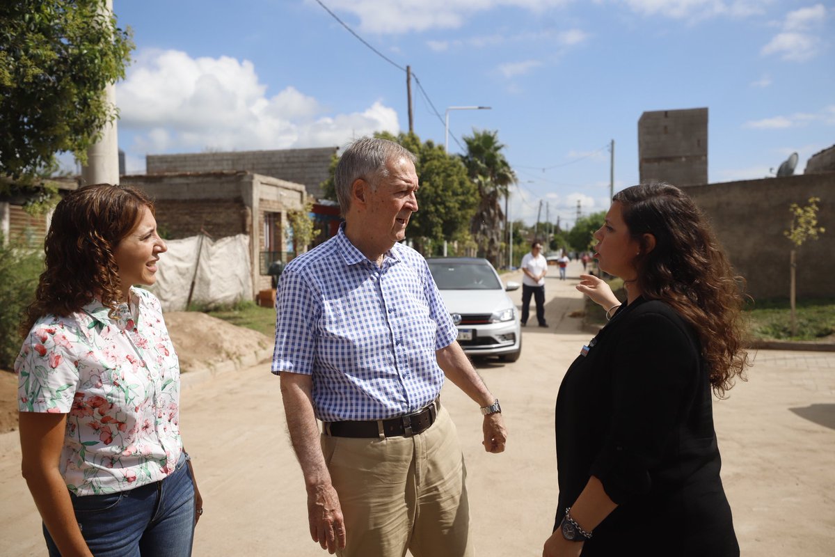 Y lo que estamos haciendo en numerosas barriadas de la provincia de #Córdoba. Son 109 urbanizaciones en toda la geografía provincial y ya estamos terminando muchas de ellas. #Hacemos  #100Urbanizaciones