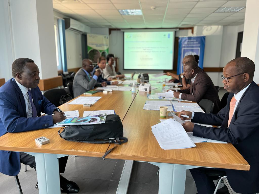 undpgabon's tweet photo. ONGs et OSCs 🇬🇦, préparez-vous à postuler!

2ème COPIL du @GEF_SGP : Validation de la stratégie nationale et présentation des zones prioritaires: 
✅Baie de la Mondah
✅Région de l’Ogooué et des lacs
✅Zone tampon Waka -Lopé.

Bientôt la diffusion de l’appel à projets! https://t.co/Fquy0y22xJ