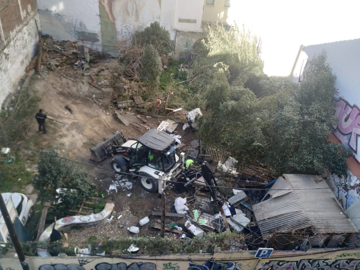 El <a href="/MADRID/">Ayuntamiento Madrid</a> y <a href="/ComunidadMadrid/">Comunidad de Madrid</a> han empezado a destruir el espacio sin tener en cuenta árboles ni plantas. Que sensibilidad se puede esperar de quien dictó protocolos para no atender a nuestros mayores y dejar morir a nuestras abuelas.
#VergüenzaMadrid
#SolarEsVida