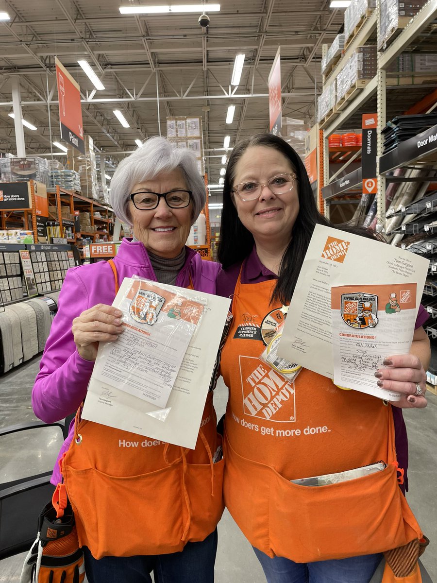 We got some excellent customer service associates in our store. Recognizing them with homers and letters from our dm @GarganoTom. Congrats to <a href="/JLynn0529/">Jodi Mahan</a> and Peggy! <a href="/Kdlew1/">Kerri lewis</a> <a href="/jodymillerHD/">Jody Miller</a>