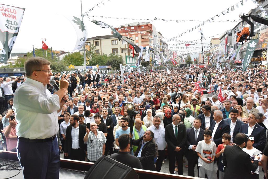 Yüzde “60” oy alacağı söylenen iktidar partisi ve yüzde “1” oy alacağı söylenen Gelecek Partisi!

Aynı yer,
belediye ve kamu personellerinin katılımıyla yapılan miting ile, gönüllü katılımla yapılan miting farkı... 
<a href="/GelecekPartiTR/">Gelecek Partisi</a> <a href="/Ahmet_Davutoglu/">Ahmet Davutoğlu</a>