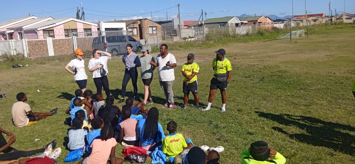 MathwasaSipho's tweet photo. In the world that we leave in we know that we can't help them all bt the little that we do can somehow take us to a better future for our communities by having confidant and independent young woman. Any help we can get will be gladly appreciated my Dm is open and my # 0815160082. https://t.co/RdTV3q4DO4