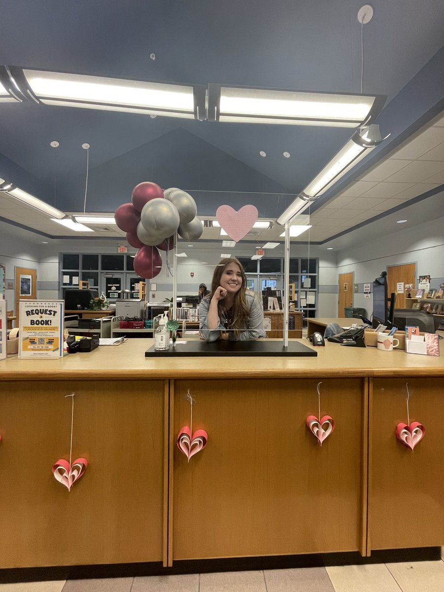 learnwithlil's tweet photo. Blind date with a book has debuted! So excited to increase circulation and have kids take a chance! #ocpsreads #valentinesday https://t.co/yjcowLRylQ