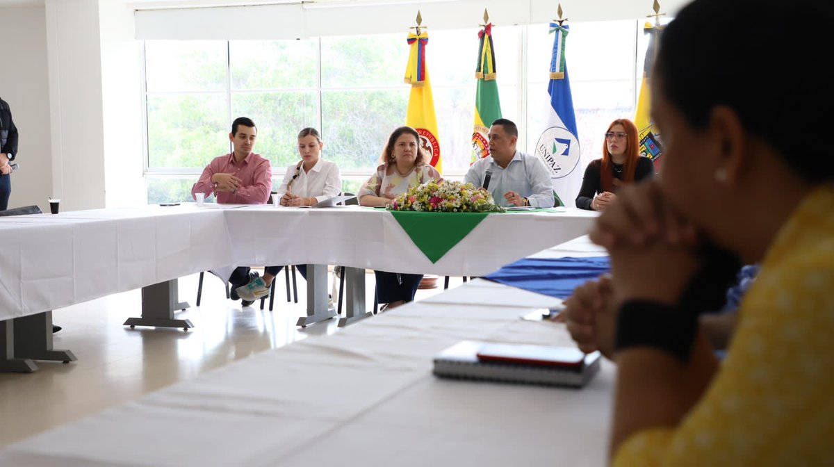 ContralSantand1's tweet photo. Hacemos control fiscal desde los territorios.
📍Llegamos al Distrito de Barrancabermeja a instalar la Auditoría Financiera y de Gestión del Instituto Universitario de la Paz.
#escuchamos 👂#observamos 👀 #controlamos 🔍 https://t.co/KEf4scImsJ