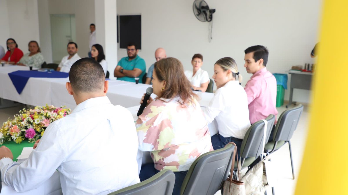 ContralSantand1's tweet photo. Hacemos control fiscal desde los territorios.
📍Llegamos al Distrito de Barrancabermeja a instalar la Auditoría Financiera y de Gestión del Instituto Universitario de la Paz.
#escuchamos 👂#observamos 👀 #controlamos 🔍 https://t.co/KEf4scImsJ