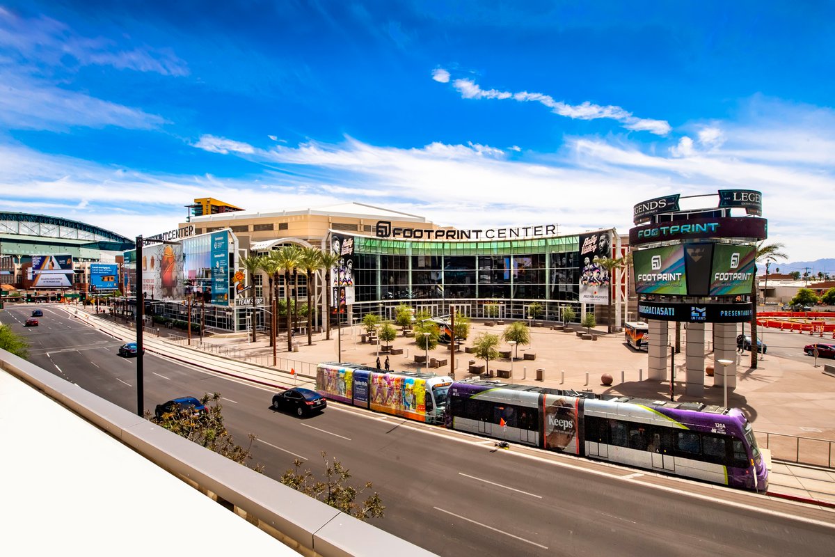 PhoenixMetroBus's tweet photo. Ditch the traffic & take #PhoenixPublicTransit to all the @AZSuperBowl fun this week! From Feb. 9-11, you can catch a train every 15 minutes until 7 p.m. and every 20 minutes from 7 p.m. - 2 a.m.🚈
Make a game plan:
➡https://t.co/L2RrBsqzzq
➡https://t.co/GXlbpqfhY7
#SuperPHX https://t.co/S0GYM1p4sg