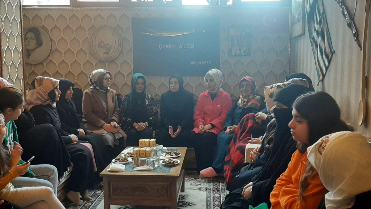 Zeynepvurmaz's tweet photo. Sivil Toplum ve Halkla ilişkiler Birimimizin organize ettiği "Hemşeri Buluşmaları" programında Karayolları Mahallemizde Güneydoğu bölgemizin güzide şehirlerinden biri olan Siirt'li hanımlarla bir araya gelip, gönül köprüleri kurduk.

#2023YolundaBiriz #KadınlarlaHedef2023 https://t.co/5Vn7K8Kt6y