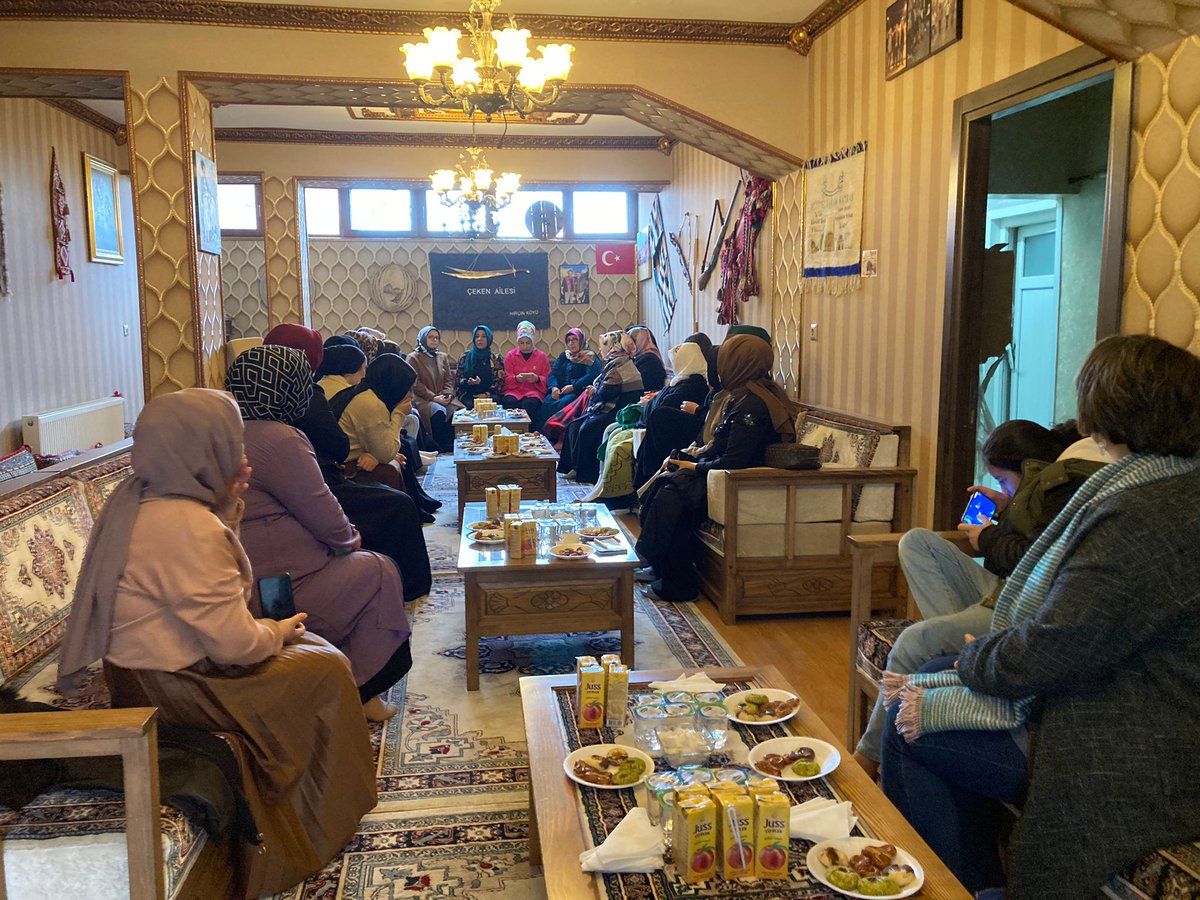 Zeynepvurmaz's tweet photo. Sivil Toplum ve Halkla ilişkiler Birimimizin organize ettiği "Hemşeri Buluşmaları" programında Karayolları Mahallemizde Güneydoğu bölgemizin güzide şehirlerinden biri olan Siirt'li hanımlarla bir araya gelip, gönül köprüleri kurduk.

#2023YolundaBiriz #KadınlarlaHedef2023 https://t.co/5Vn7K8Kt6y