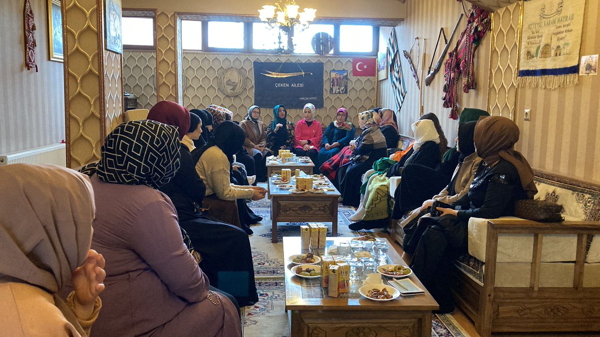 Zeynepvurmaz's tweet photo. Sivil Toplum ve Halkla ilişkiler Birimimizin organize ettiği "Hemşeri Buluşmaları" programında Karayolları Mahallemizde Güneydoğu bölgemizin güzide şehirlerinden biri olan Siirt'li hanımlarla bir araya gelip, gönül köprüleri kurduk.

#2023YolundaBiriz #KadınlarlaHedef2023 https://t.co/5Vn7K8Kt6y