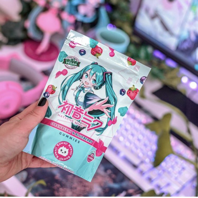 LoveKawaji's tweet photo. Pick off shelf. Open. Release the #MikuMagic
β€οΈ π π
Hatsune Miku Gummies Available NOW in 50g and 125g packs of strawberry and blueberry deliciousness! https://t.co/a6Aun7W2B1