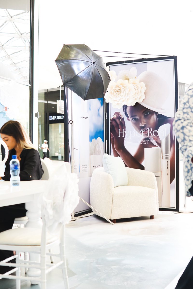 Mantombiii's tweet photo. MAC Hyper Real ☁️✨
— high performance skincare. https://t.co/R6FQMeqBn6