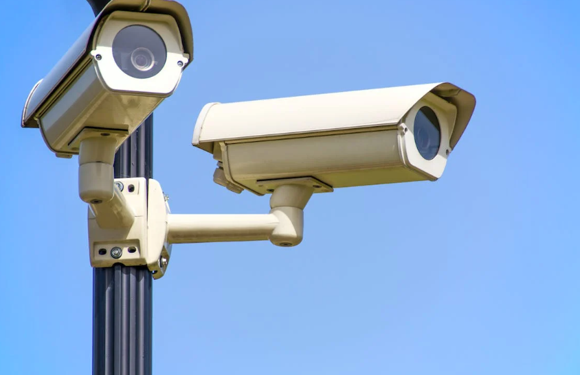 LIGHTSPEEDSECUR's tweet image. If your home or business is burglarized, the video recordings captured by your surveillance🎦 system is the best evidence you can have when reporting the crime to police or when appearing in court. #SecuritySystemInstall #Residential #Business Lightspeed-Security.com