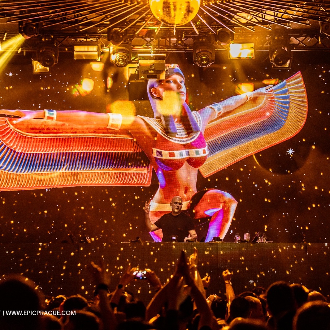Aly & Fila tweet media