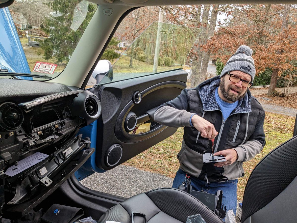 guidot42's tweet image. How to install a radio, in a Mini, in pictures. #metra #carstereo #personalhell