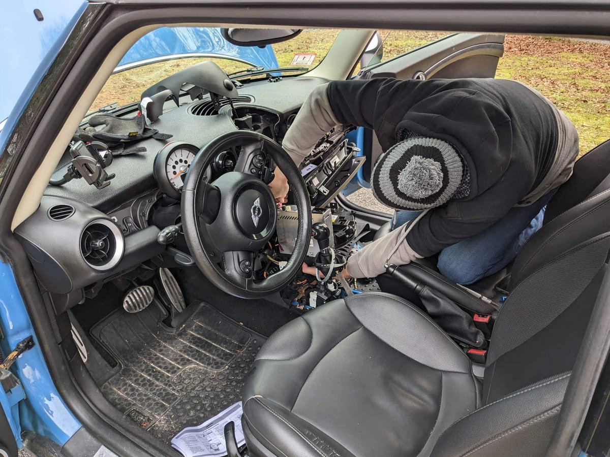 guidot42's tweet image. How to install a radio, in a Mini, in pictures. #metra #carstereo #personalhell