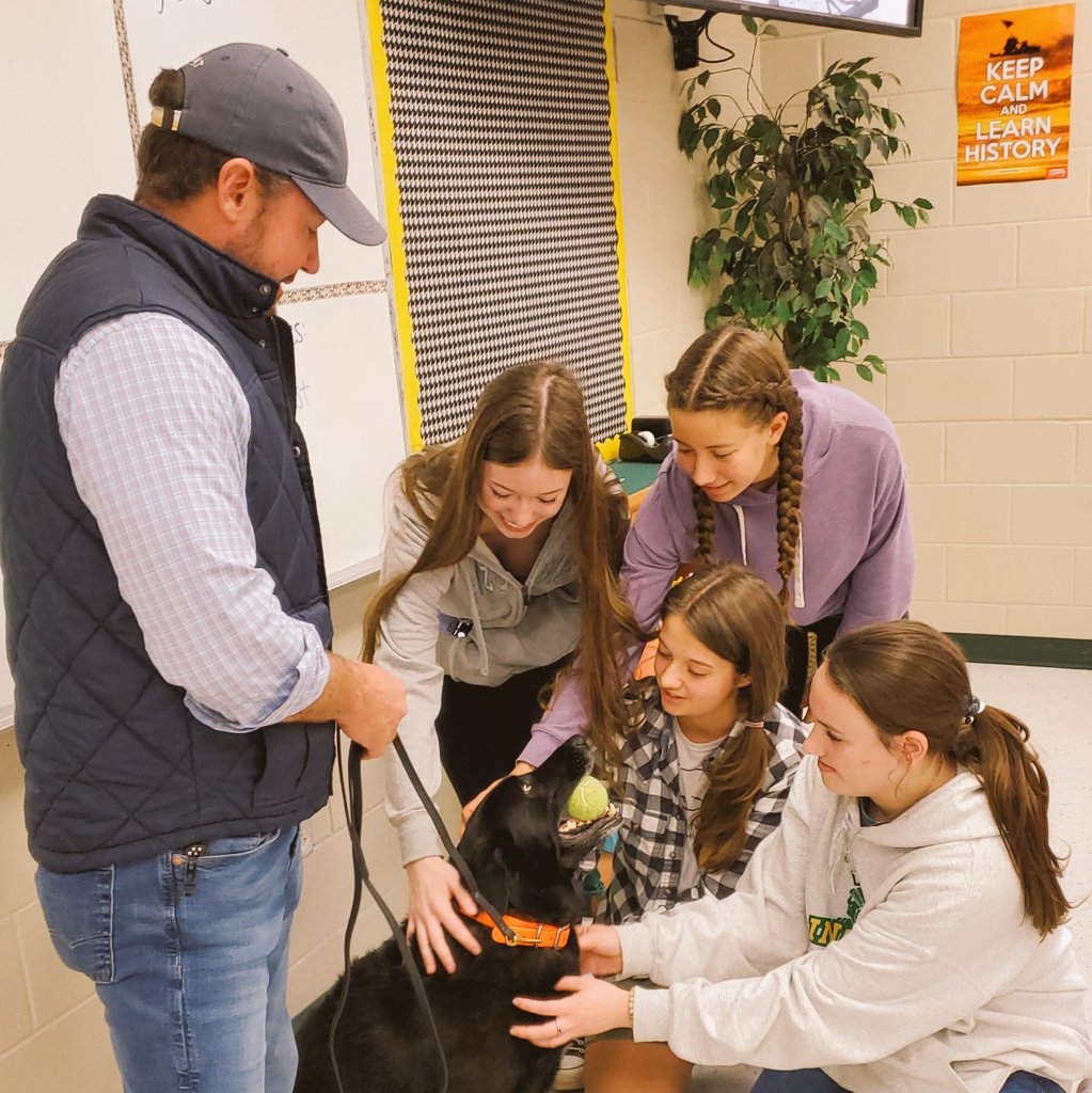 LeonSchools's tweet photo. This morning at Lincoln High School, Stassi our weapon detection dog, executed the first classroom search of our new safety program. The classroom was chosen at random. No weapons were found. The safety of our students and staff will always be our number one priority. #LCSsafe https://t.co/AOJVTG6My1