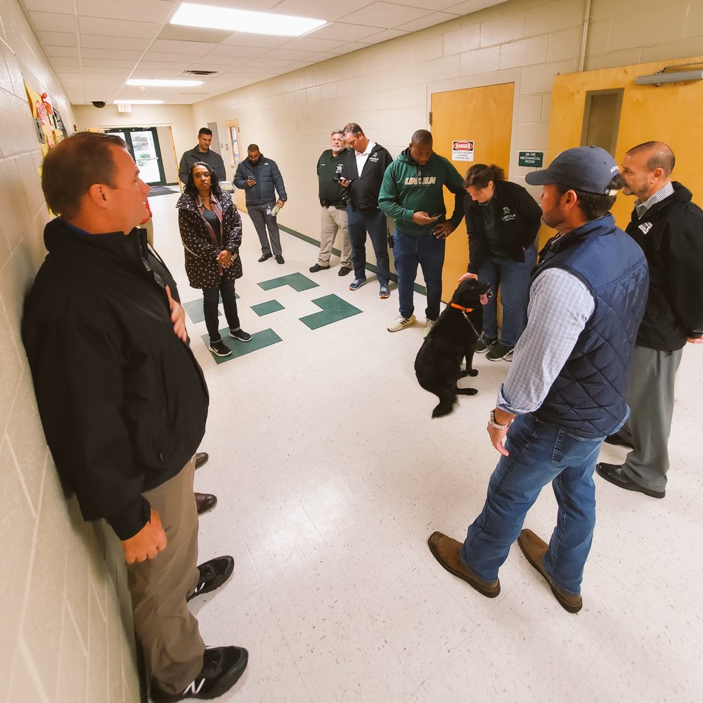 LeonSchools's tweet photo. This morning at Lincoln High School, Stassi our weapon detection dog, executed the first classroom search of our new safety program. The classroom was chosen at random. No weapons were found. The safety of our students and staff will always be our number one priority. #LCSsafe https://t.co/AOJVTG6My1