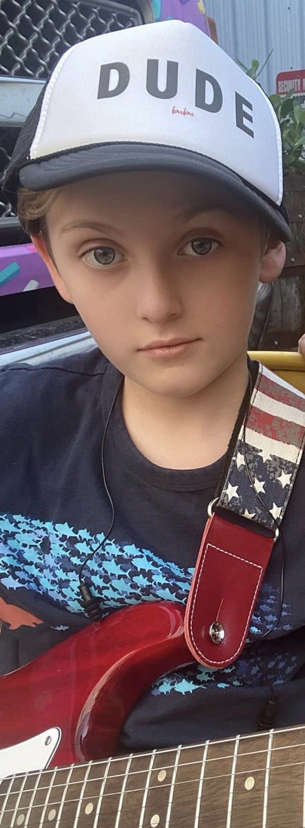 I’m just a Teenage Dirtbag Babyyy. 3rd grader crushes guitar cover. Is he a Tweenage Dirtbag? 😂😜🎸 click here… youtu.be/uOU1IYfcbQg