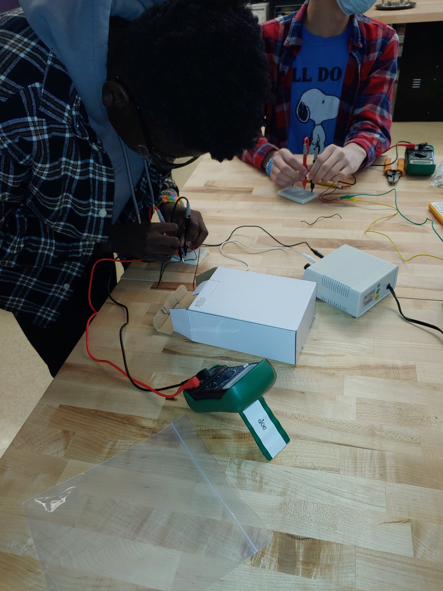 advanced_BHS's tweet photo. Introduction to Circuits https://t.co/c2UPD1TJgY