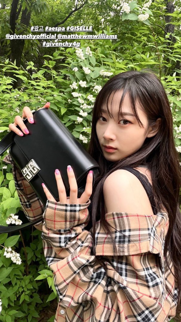 papureweb's tweet photo. I’m not lost, I’m at the #𝐦a𝑔ic𝑏un𝑠𝒾de 🐇☆ porque me llegó una #𝕥ø𝑘kist𝒾cサイン📮 para ir a visitar a la 𝕔utie𝑝ie aka 𝒮omyi, y esas no son de 𝙼ovistar como para andarlas ignorando. 😗✌🏻

𝑙i𝕘ht𝔟əa𝓂er𝗌 𖤓 ˖ ࣪ ˓ #𝚏ay https://t.co/XqYTsczFhN