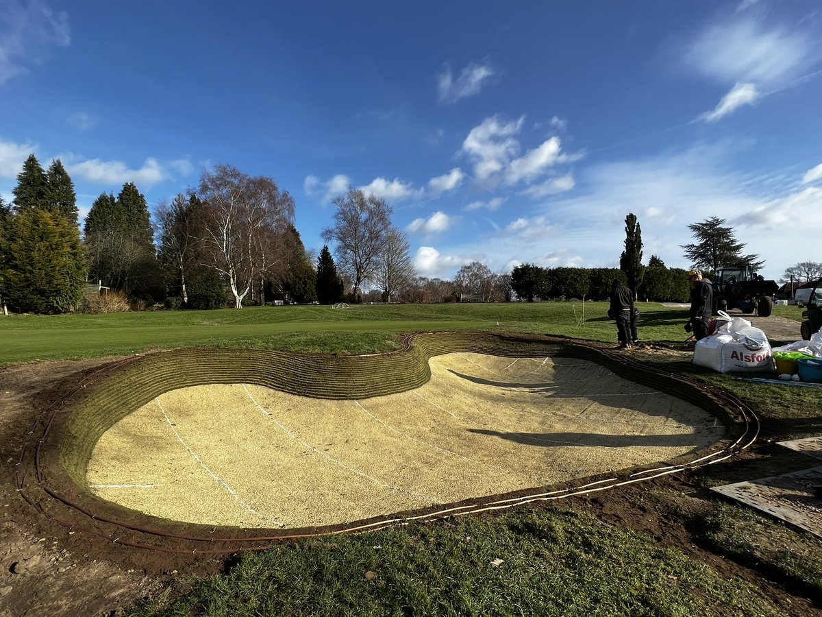 BenSmith888's tweet photo. It’s a been a great week, from a lovely installation job at @HaywardsHeathGC with Andrew Greenslade from @AMGgolfprojects carrying out all the shaping work, to a nice little #EcoTec job this morning at @DunhamForestGC. 
@EcoBunkerLtd #BuildItOnce https://t.co/QWzLRG5klM