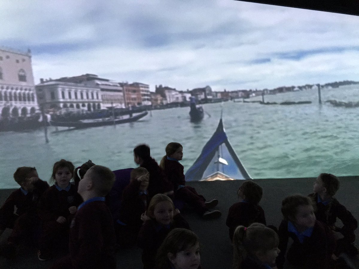 MrsPBHPS's tweet photo. An amazing immersive experience today at @5gEbbw travelling on different modes of transport and visiting different places around the world #receptionbhps @BeaufortHillPri https://t.co/L7QIfHpTNN