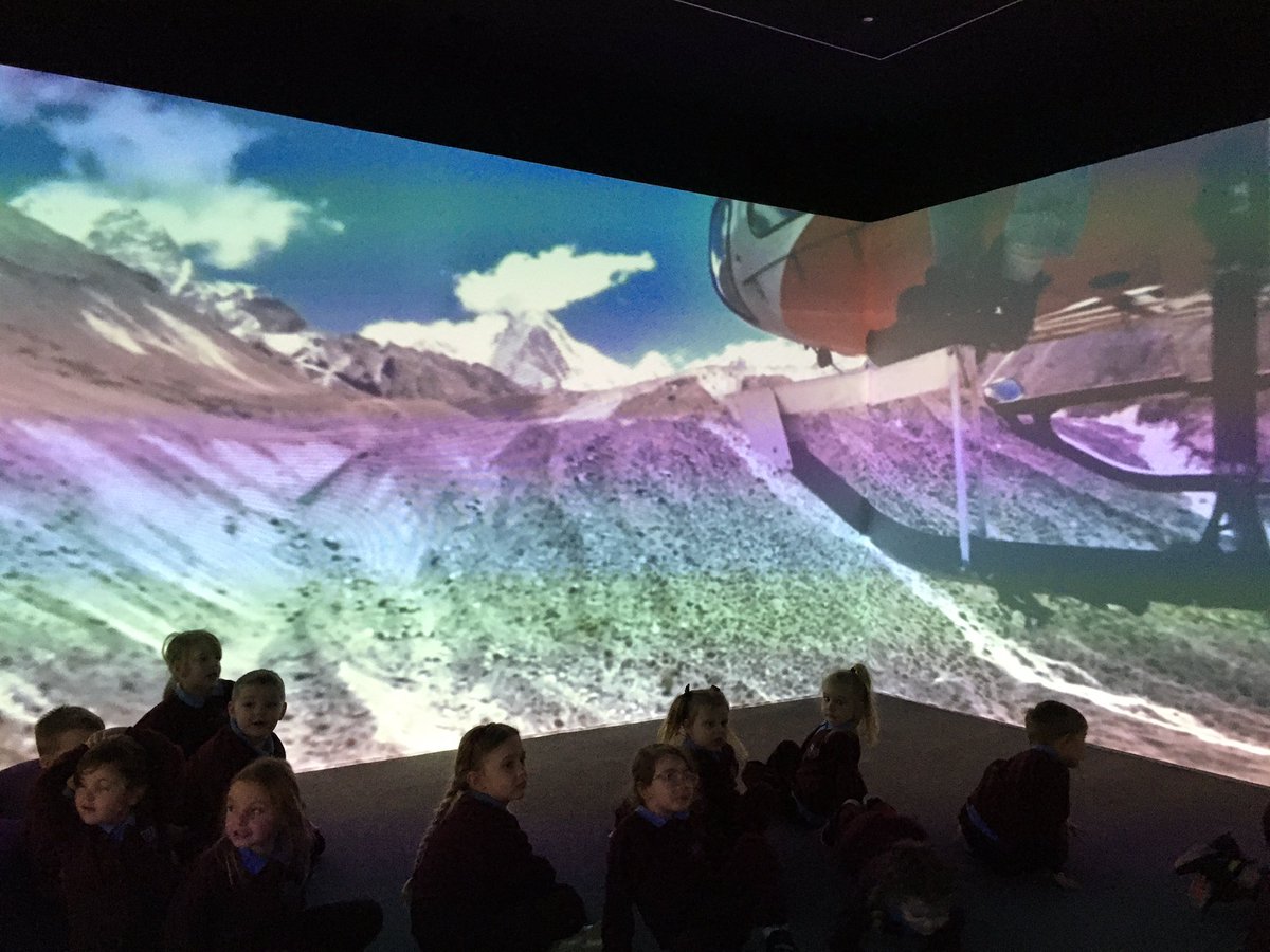 MrsPBHPS's tweet photo. An amazing immersive experience today at @5gEbbw travelling on different modes of transport and visiting different places around the world #receptionbhps @BeaufortHillPri https://t.co/L7QIfHpTNN